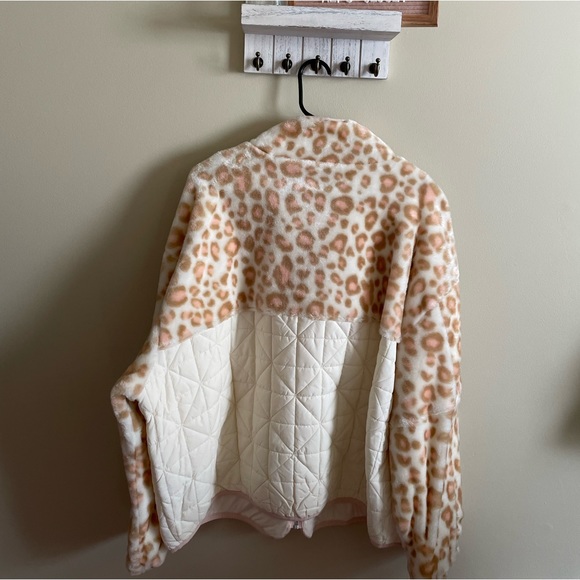NWOT UGG Leopard quilted fleece Jacket ❄️ - Picture 4 of 5